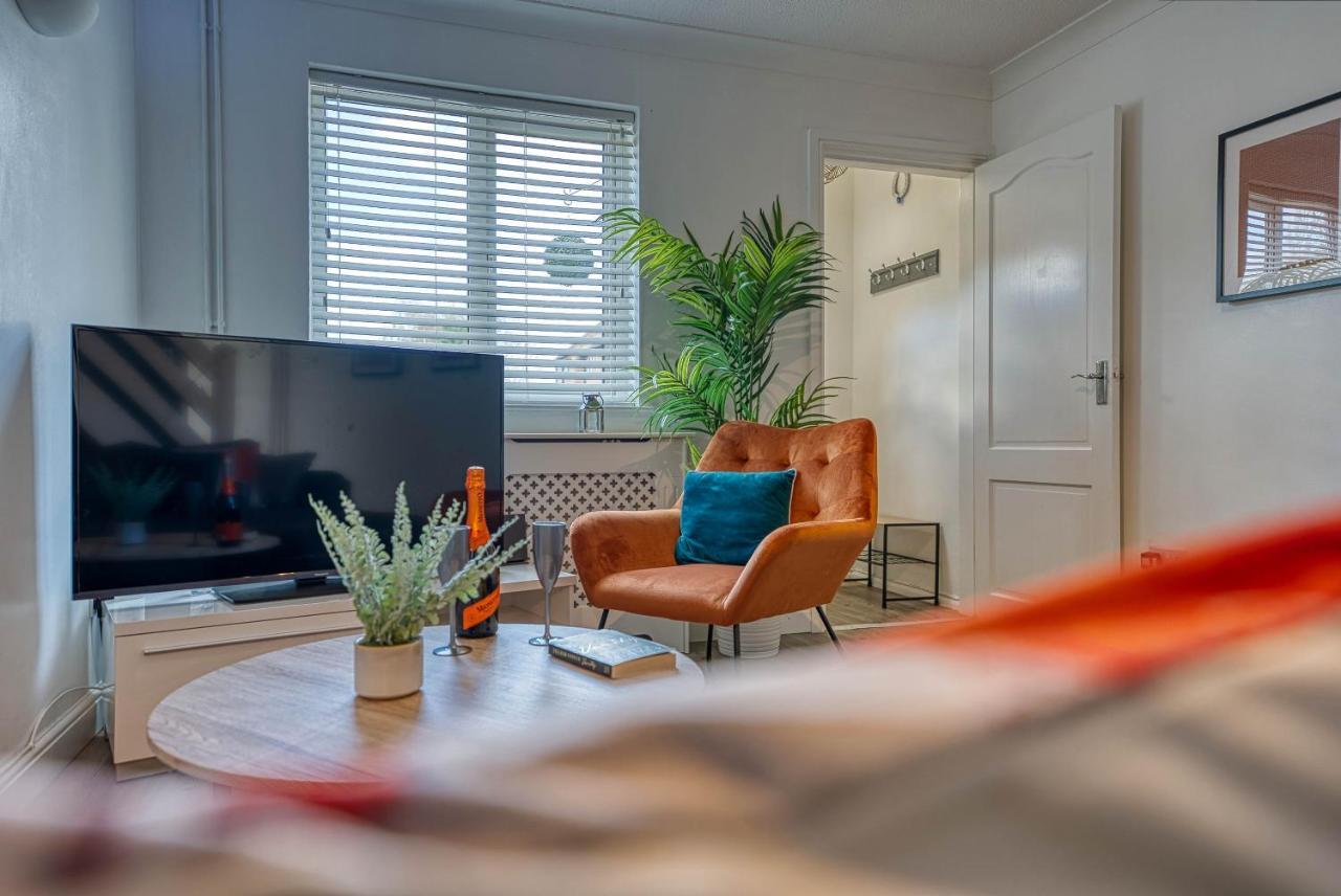 Capri 13 Sa - Contemporary 2 Bedroom House In Loughborough With Free Parking, Close To Loughborough University & M1 Motorway エクステリア 写真