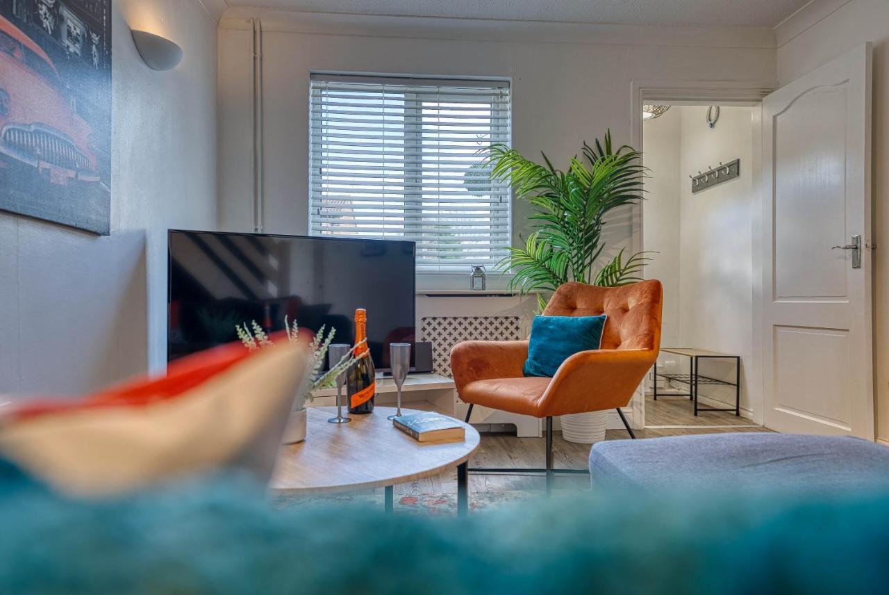Capri 13 Sa - Contemporary 2 Bedroom House In Loughborough With Free Parking, Close To Loughborough University & M1 Motorway エクステリア 写真